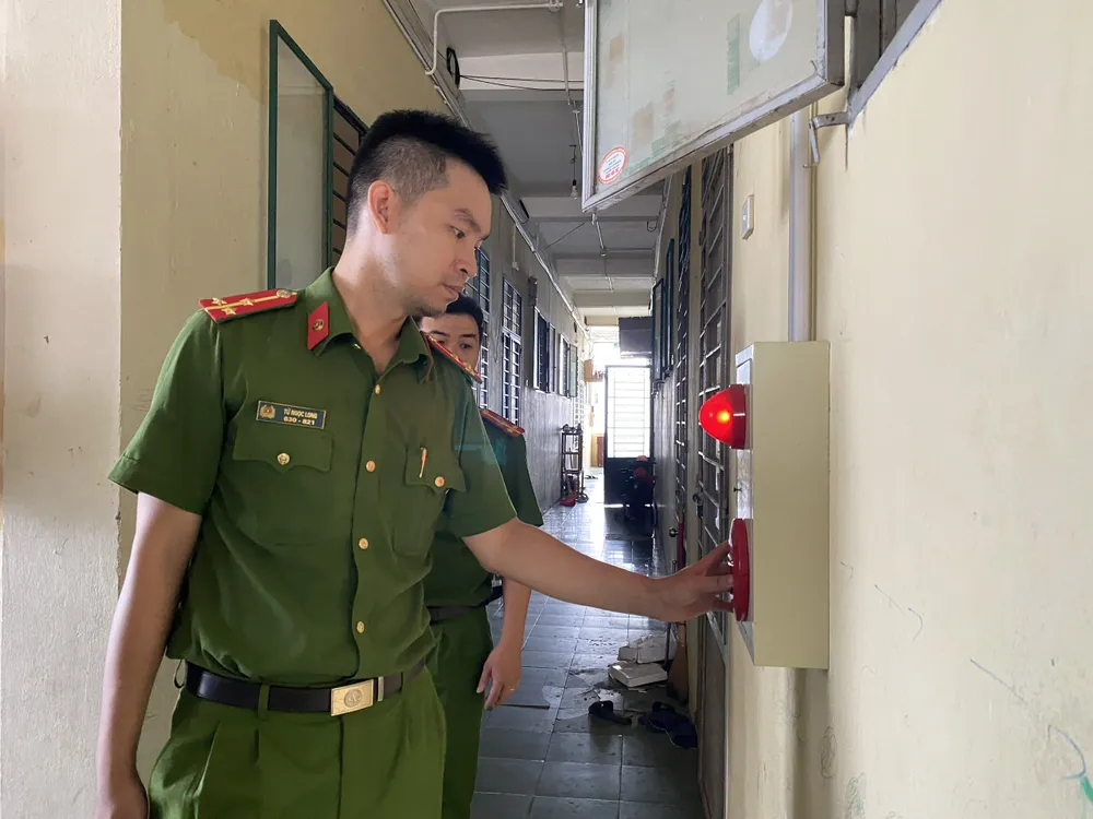 Công an quận Hải Châu kiểm tra chuông báo cháy tại chung cư Bình An Công an quận Hải Châu kiểm tra chuông báo cháy tại chung cư Bình An