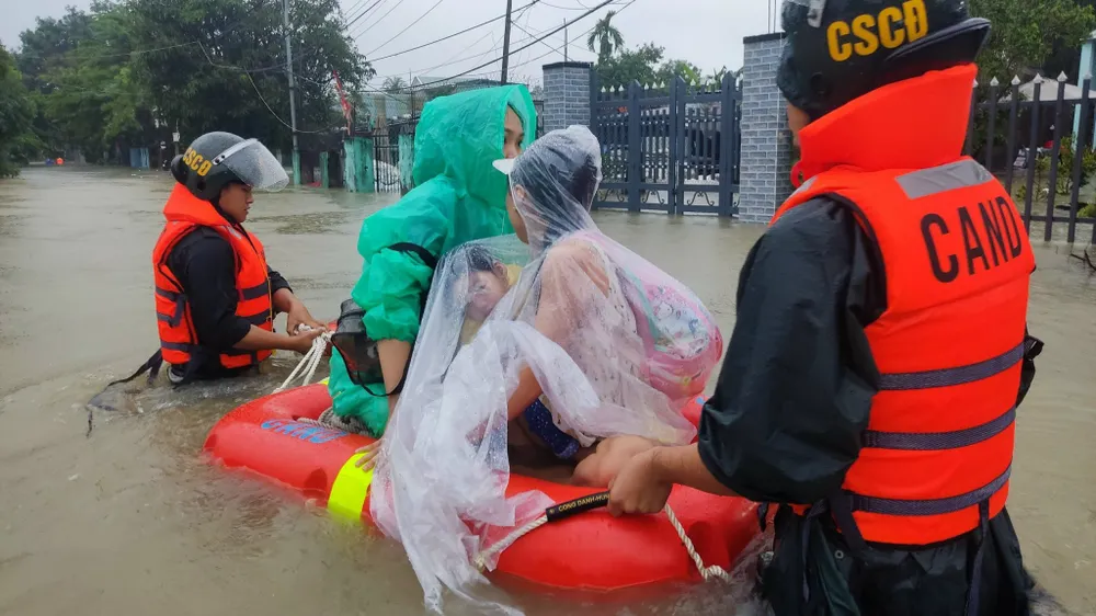 Đường Mẹ Suốt được xem là vùng "rốn lũ" của TP Đà Nẵng với mực nước ngập sâu hơn 1m Đường Mẹ Suốt được xem là vùng "rốn lũ" của TP Đà Nẵng với mực nước ngập sâu hơn 1m