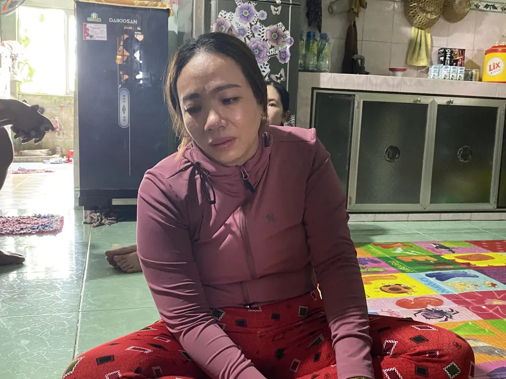 Bà Trần Thị Nguyệt, vợ lái tàu Phạm Văn Đào. Ảnh: PHẠM NGA Bà Trần Thị Nguyệt, vợ lái tàu Phạm Văn Đào. Ảnh: PHẠM NGA