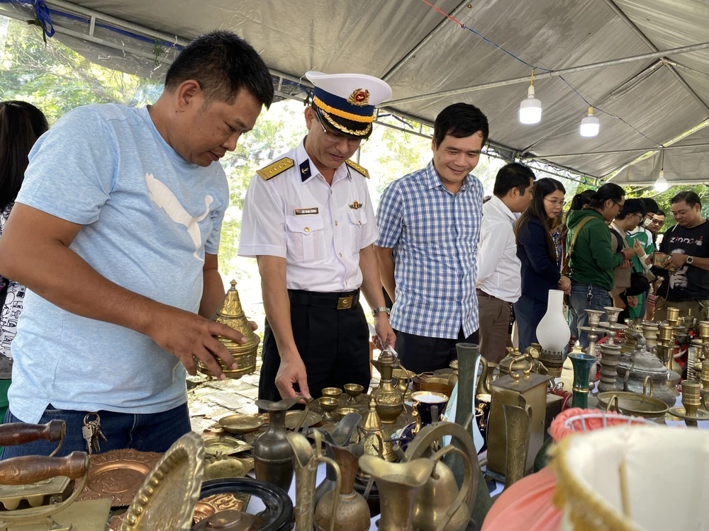 "Chợ phiên đồ xưa Đà Thành" được xem là cuộc du ngoạn về quá khứ để du khách cảm nhận vẻ đẹp của các di sản văn hóa dưới nước