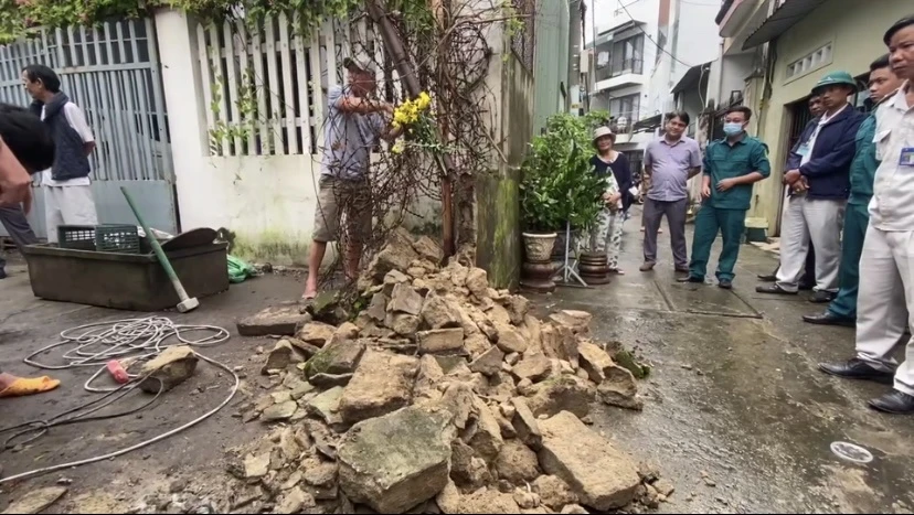 Bức tường chính thức bị phá bỏ sau hàng chục năm tồn tại