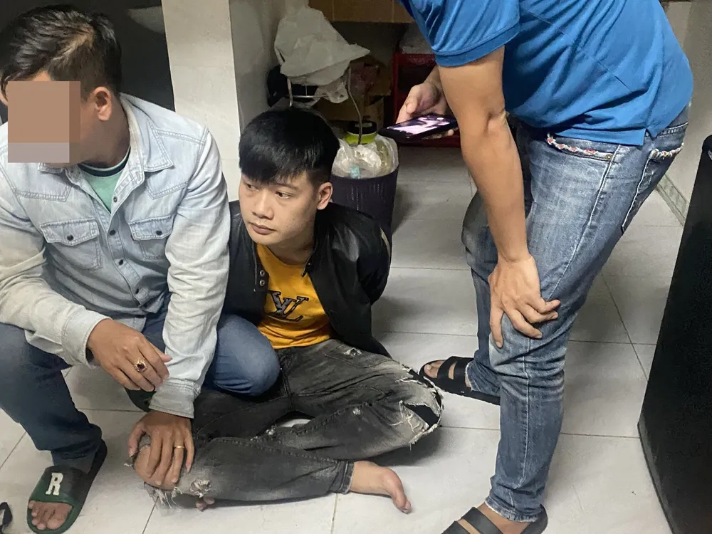 Nguyễn Hữu Hoàng Phong bị lực lượng chức năng bắt giữ. Ảnh: CACC