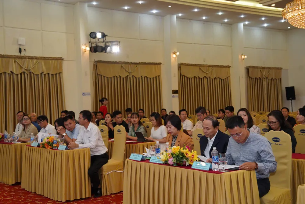 Đại biểu tham dự hội nghị z6697784610185_ef2a80fd514768cf7c802539dbd1fce1.jpg