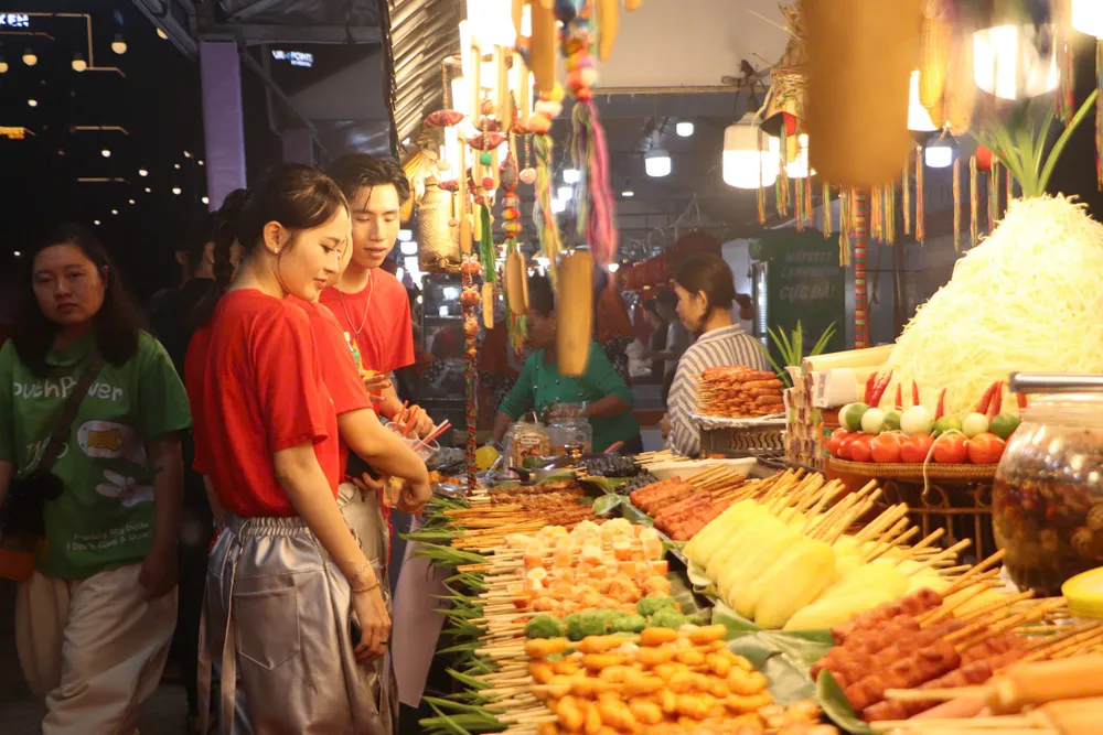 Các gian hàng ẩm thực tại lễ hội z6771982204334_0b1338cf00f501efecba12b65a38f486.jpg