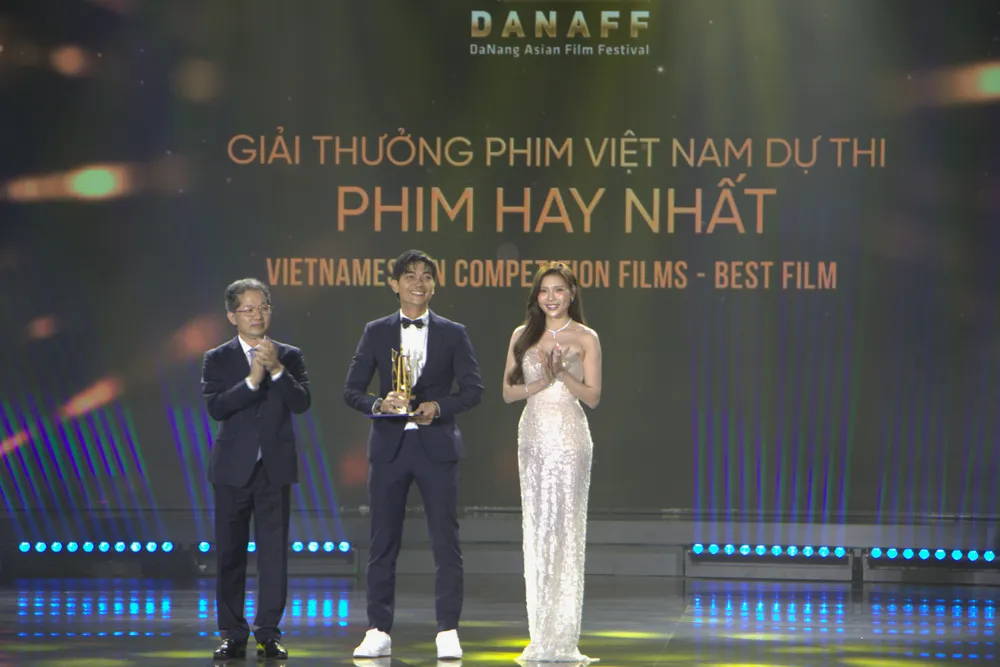 Phim "Chị dâu" đoạt giải "Phim hay nhất" ở hạng mục "Phim Việt Nam dự thi" IMG_8822.jpg