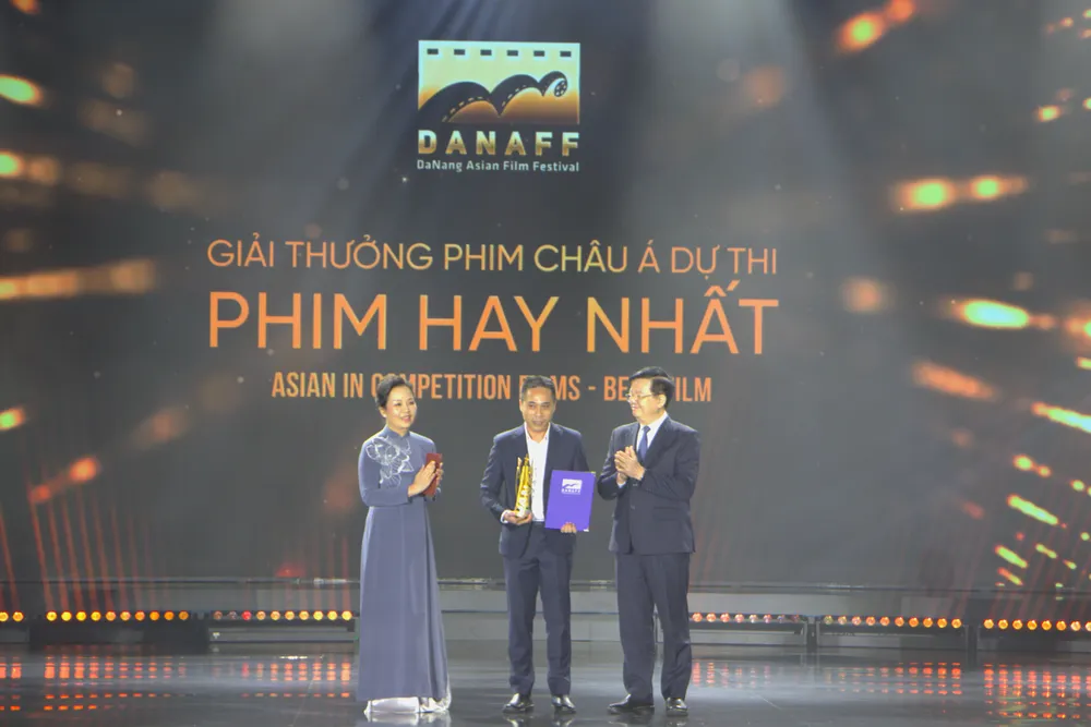 Phim Giao dịch miền biên giới đoạt giải "Phim hay nhất" ở hạng mục "Phim châu Á dự thi" IMG_8863.jpg
