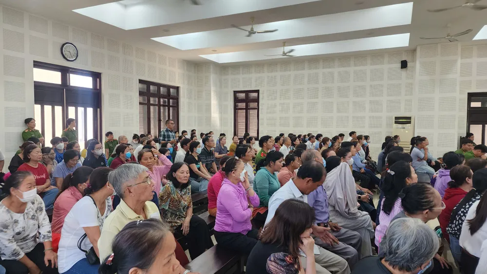 Hàng trăm bị hại theo dõi phiên tòa z6895366000353_3b16514cb95aaf7270b07997ea182114.jpg