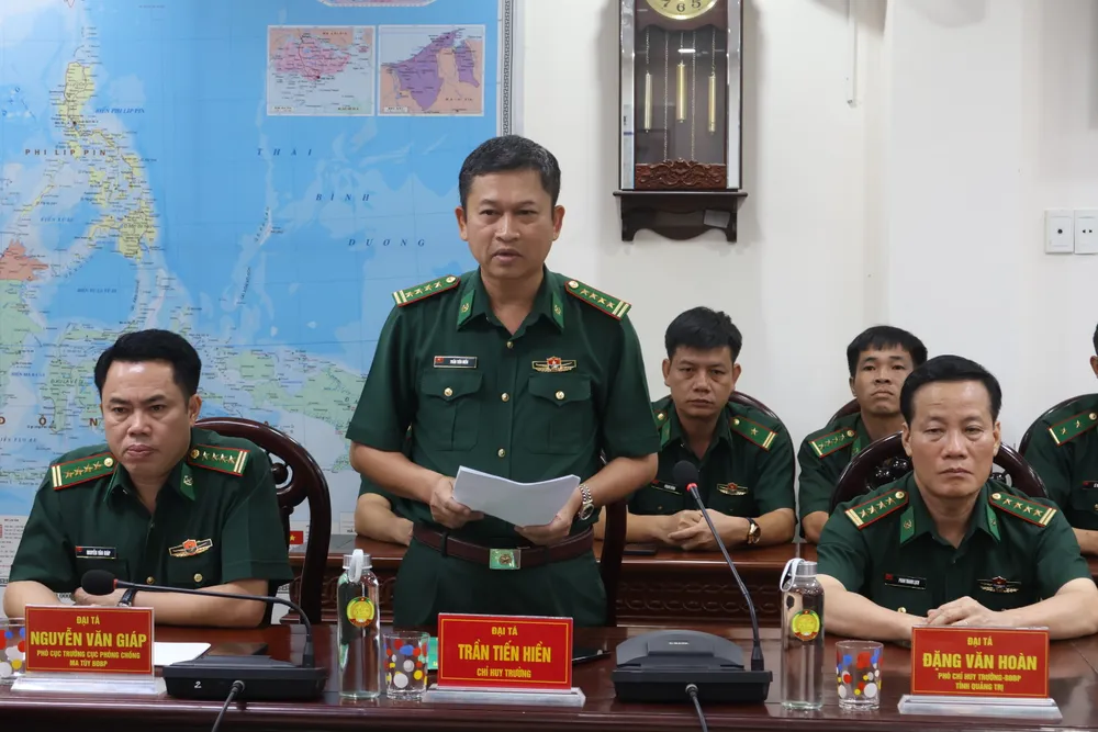 Oberst Tran Tien Hien, Kommandeur des Grenzschutzkommandos der Stadt Da Nang, berichtete bei der Preisverleihung. Foto: PHAM NGA IMG_9322.JPG