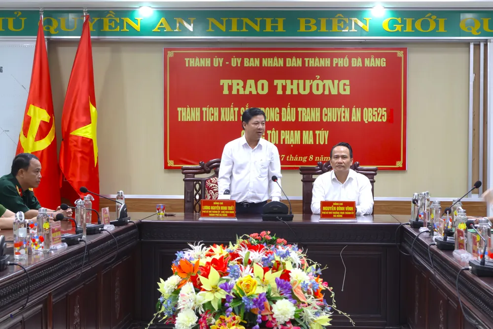 Der Vorsitzende des Volkskomitees von Da Nang, Luong Nguyen Minh Triet, lobte die Leistungen der Grenzschutztruppe. Foto: PHAM NGA IMG_9331.JPG