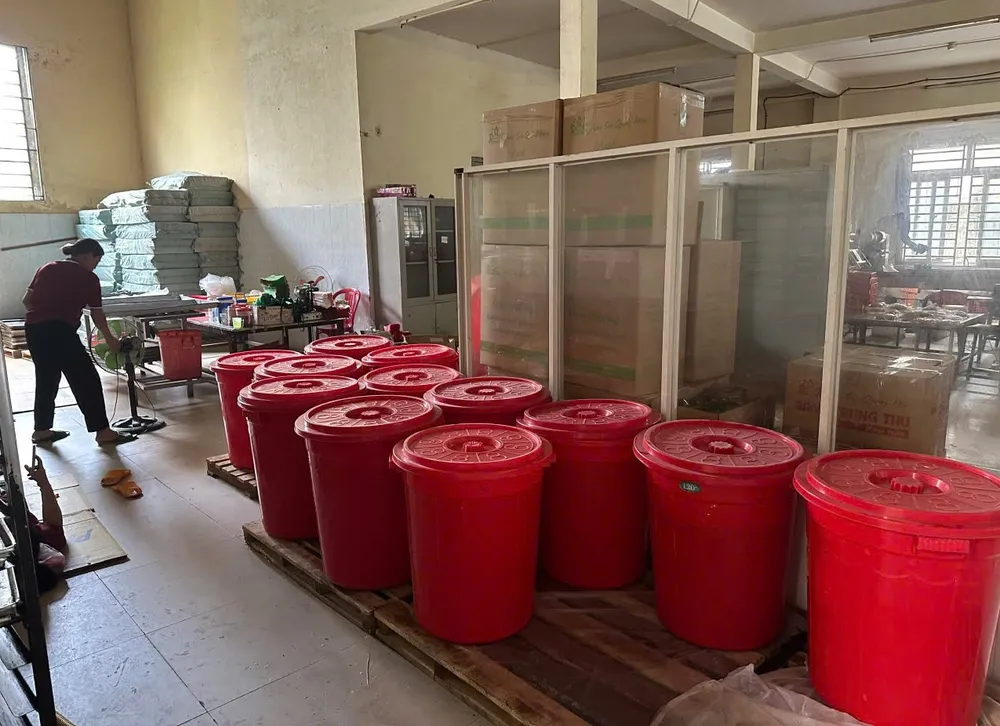Phòng Cảnh sát kinh tế đã ngăn chặn kịp thời gần 10.000 bánh Trung thu vi phạm. Ảnh: CACC 27-9B1.jpg