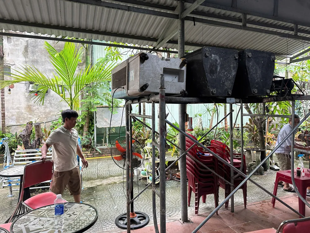 Người dân di dời đồ đạc lên cao, sẵn sàng ứng phó với mưa lớn z7142987388744_6d13b54588aed43b6bcdc35b3af02e72.jpg
