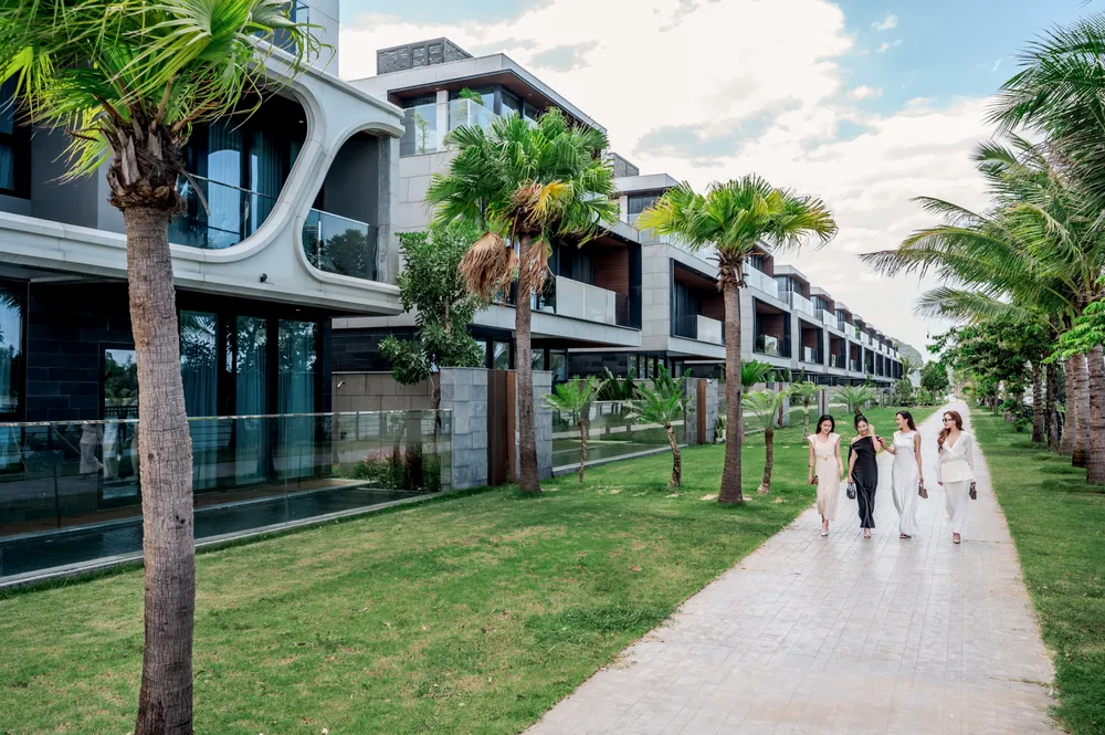 Chuỗi biệt thự mặt sông Regal OneRiver của Regal Group là một trong những biệt thự đáng sống nhất Việt Nam, được khách thuê quốc tế ưa chuộng Regal OneRiver.jpg