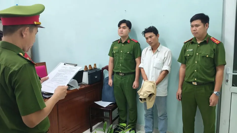 Đối tượng Đặng Đình Quý tại cơ quan công an. Ảnh: CACC