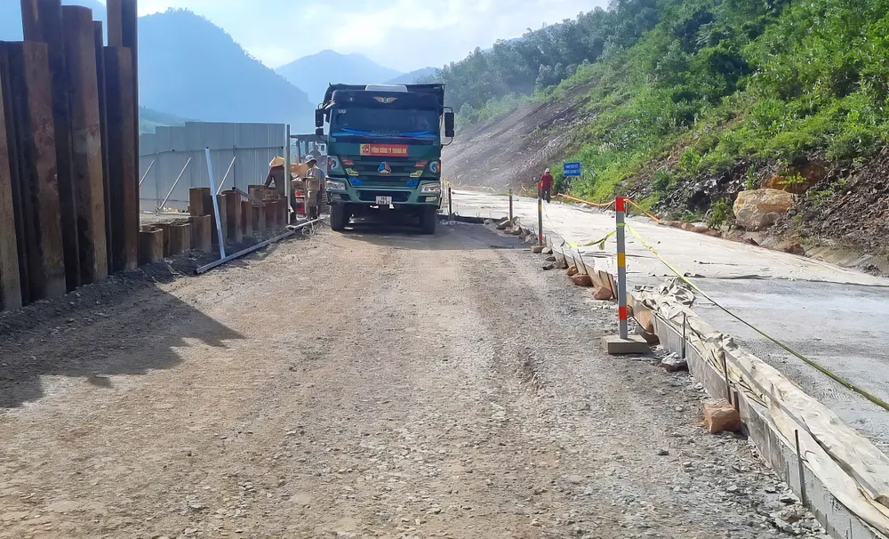 Tổ chức thông xe một làn trên cao tốc La Sơn - Hòa Liên từ sáng 10-11