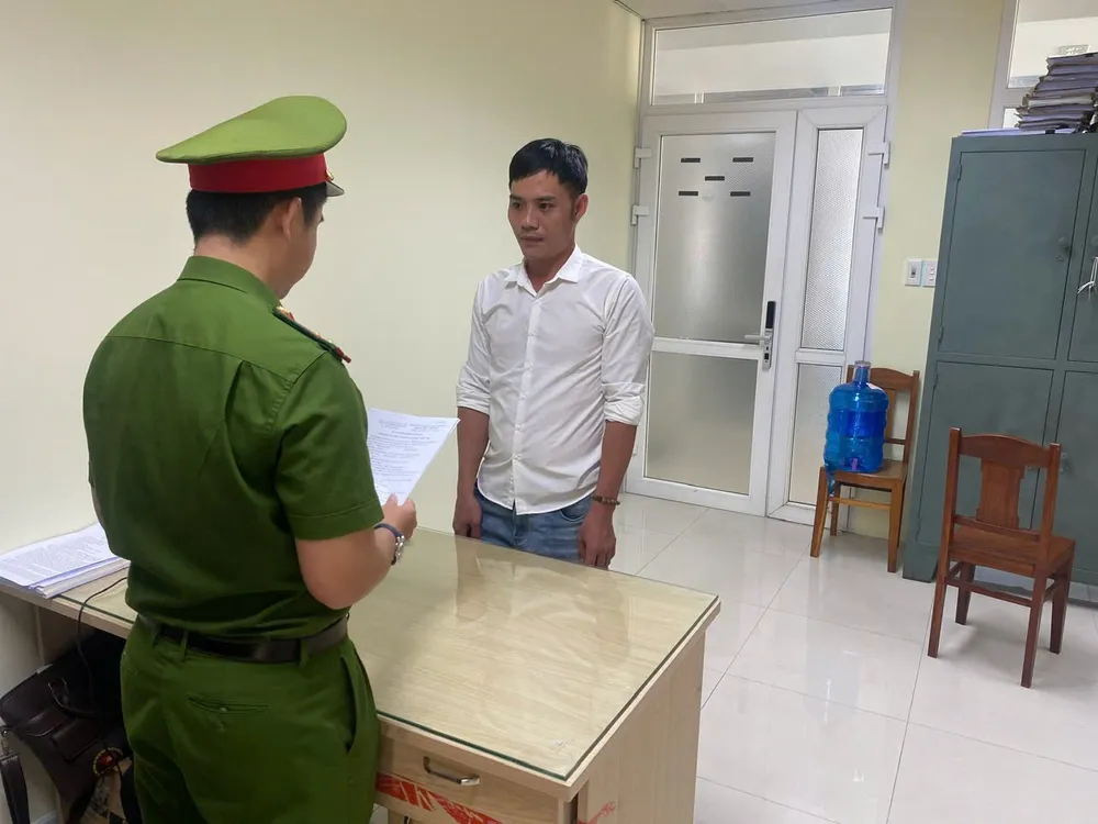 Trần Viết Lực tại cơ quan điều tra. Ảnh: CACC