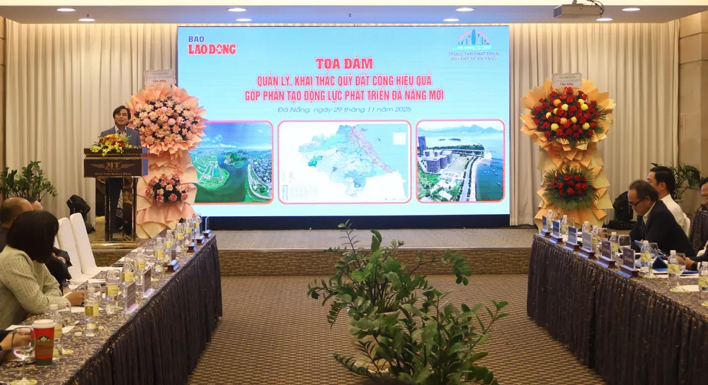 TS-KTS Tô Văn Hùng, Chủ tịch Hội Kiến trúc sư Đà Nẵng phát biểu tại tọa đàm