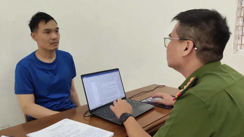 Đối tượng Vũ Hiền tại cơ quan điều tra. Ảnh: CACC