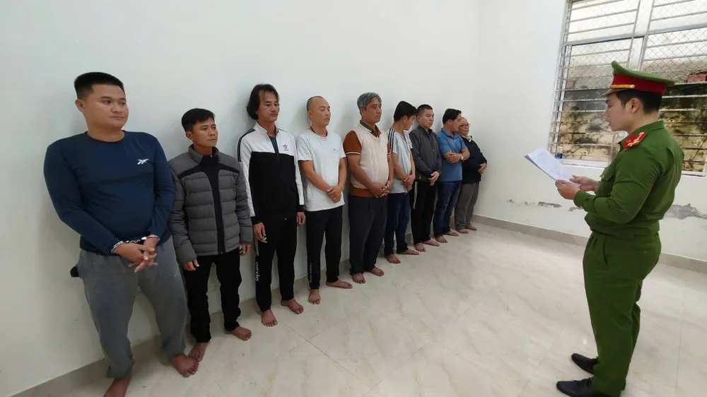 Các đối tượng tại cơ quan điều tra. Ảnh: CACC