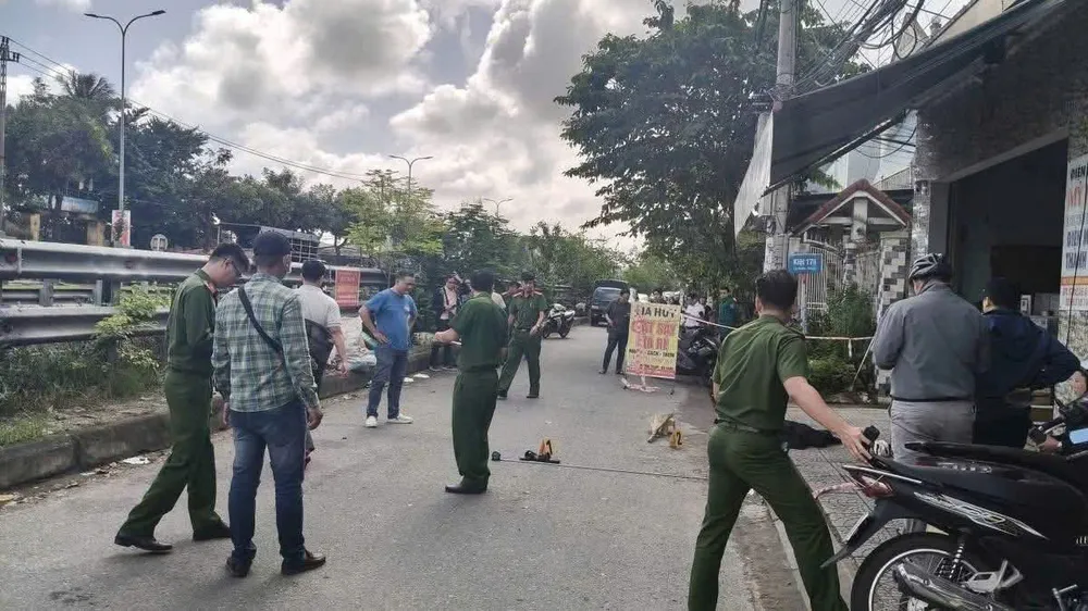 Công an khám nghiệm hiện trường vụ án