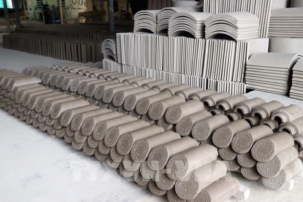 順化市藝人努力保留皇宮琉璃瓦手工技藝。