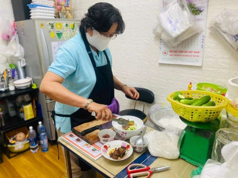 　　蒙得到阮金緣仔細地準備，並給 食客贈送自製的薄荷豆漿。