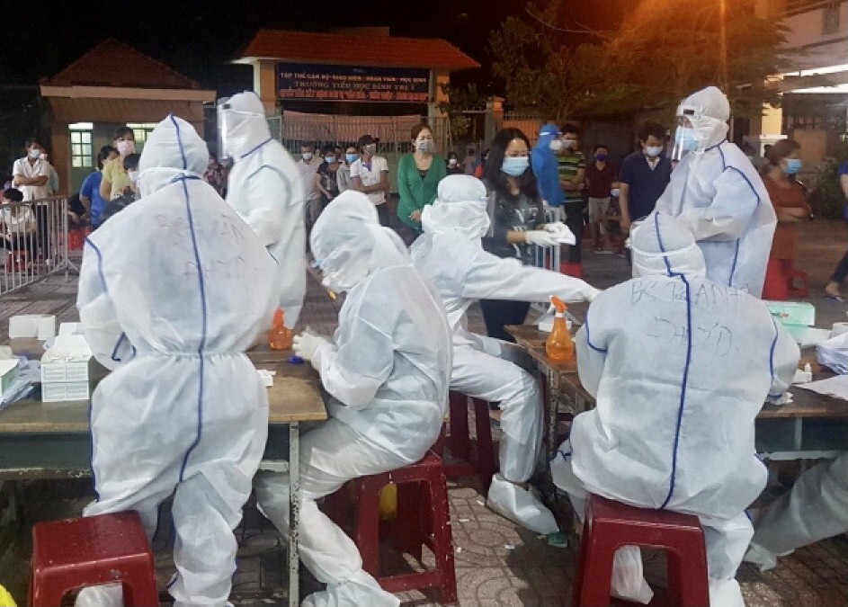 過去期間，市醫藥大學上千講師，大學生誌願參加防疫工作。（示意圖源：互聯網）