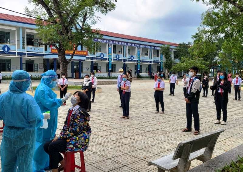 校方對學生加強檢測以確保安全。