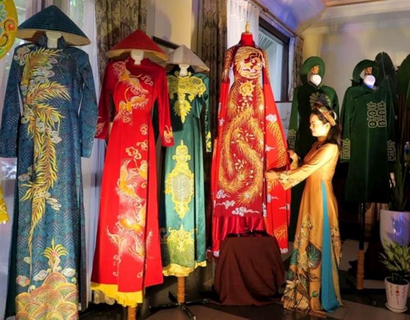 長衫--為弘揚越南婦女優雅溫柔美作貢獻 ảnh 1 長衫--為弘揚越南婦女優雅溫柔美作貢獻 ảnh 1