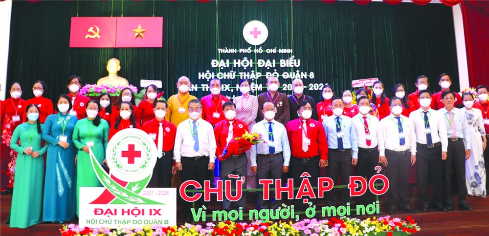 本市、第八郡領導與郡紅十字會第九屆代表合影。