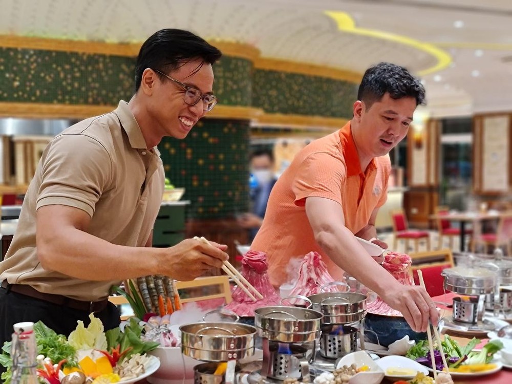 溫莎Café Central自助火鍋吸引年輕食客。