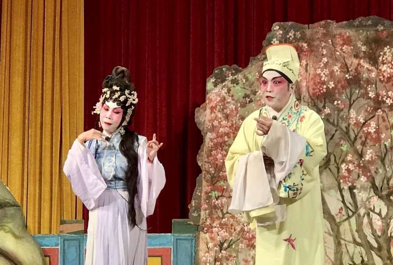 梁俊輝與黃少芬劇照。