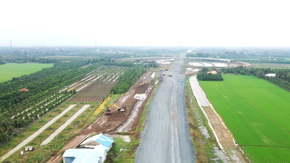 開發沿著高速公路的土地儲備面積將帶來基礎設施投建資金。