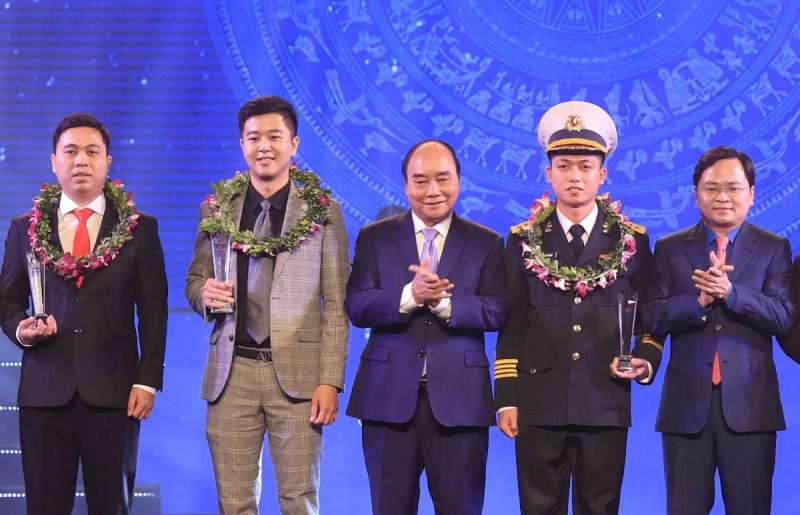 19 位模範青年獲表彰
