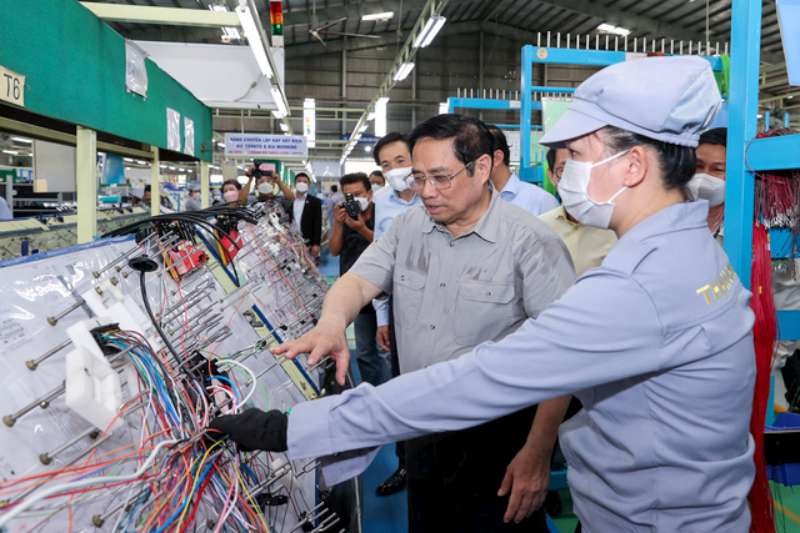 政府總理范明政視察廣南省