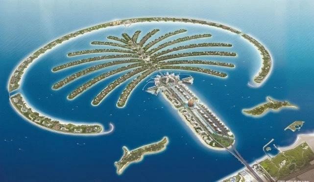 朱美拉棕櫚島像一棵巨大的棕櫚樹漂浮在蔚藍的海面上。