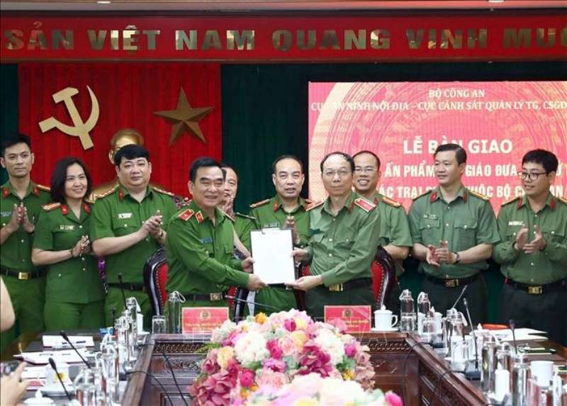 向監獄移交逾四千宗教刊物