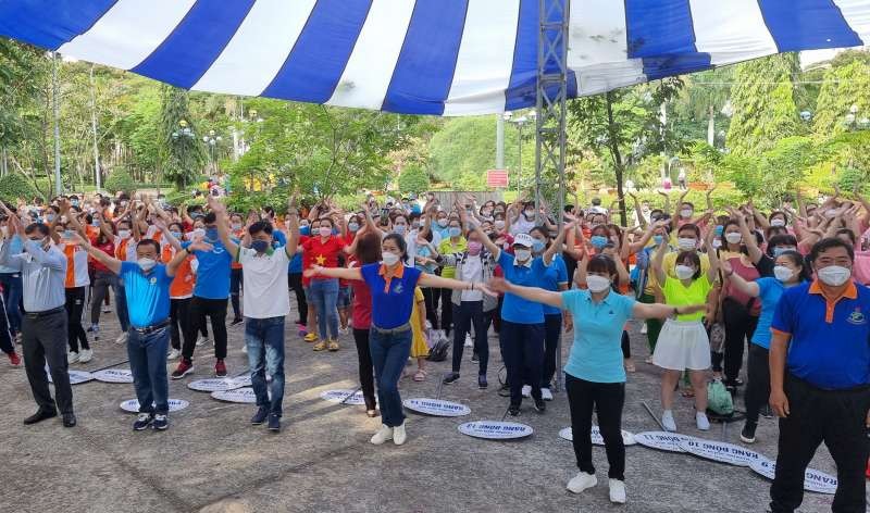 第六郡千名職工參加體育運動