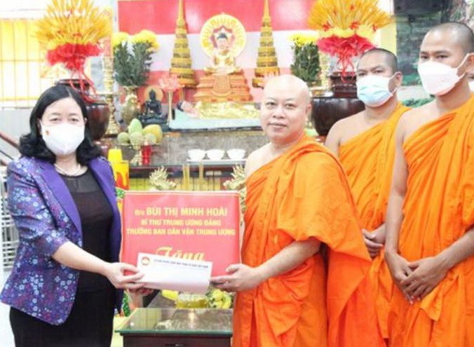 中央民運部長祝賀高棉族傳統新年