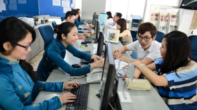 人客在購買機票。