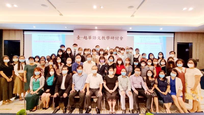 參加研討會的代表、老師合照。