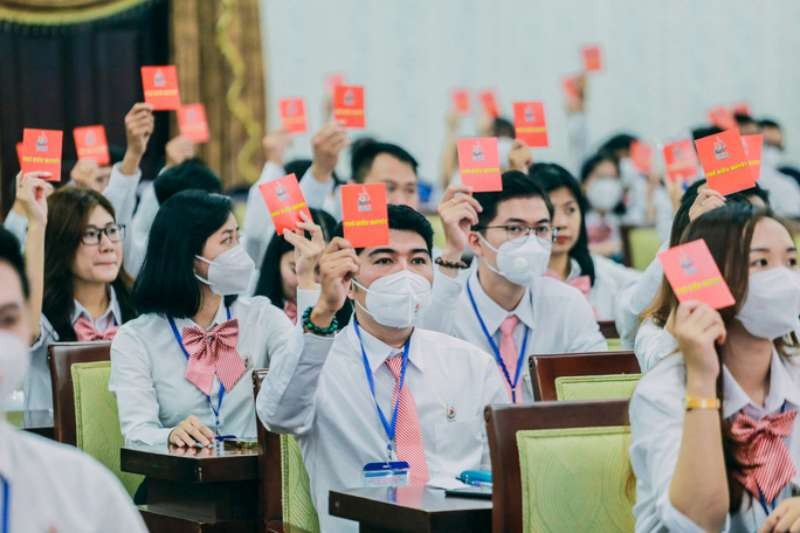 與會代表表決通過大會決議。