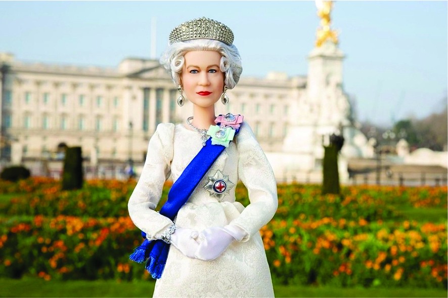 英女王形象芭比娃娃發售