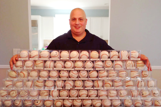 澤連斯基親筆簽名的棒球將被拍賣。