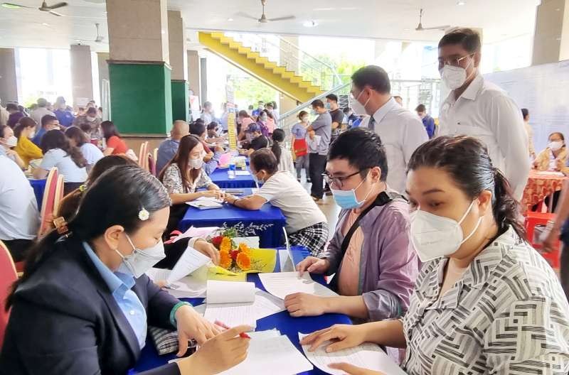 第十一郡為青年解決就業