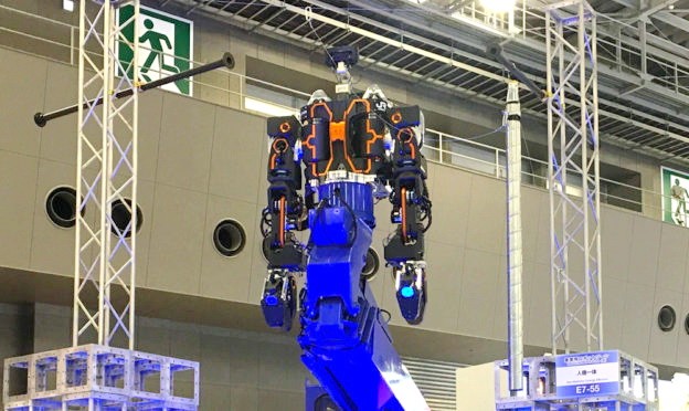 日本鐵路來了個「鋼彈」修理工 