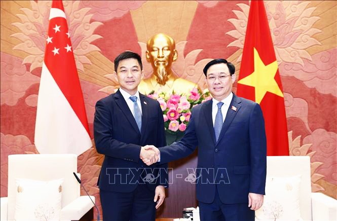 國會主席王廷惠與新加坡國 會議長陳川仁合影。