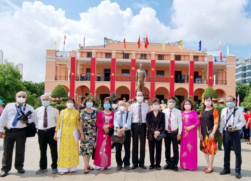 黨政領導晉謁胡志明主席陵 ảnh 1