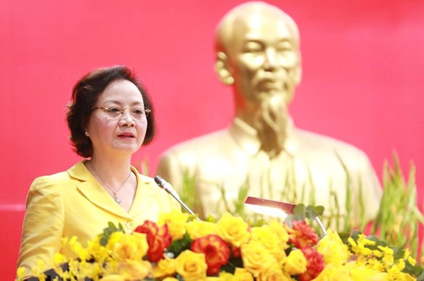 內務部部長、政府行政革新指委會常務副主任范氏清茶。