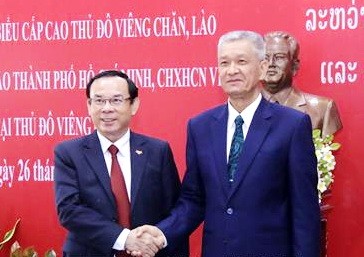 　　市委書記阮文年與萬象市委書記阿努哈普‧圖納洛姆會談。