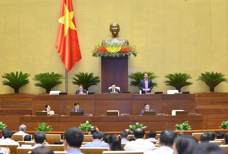 多位國會代表在討論《知識產權法》。
